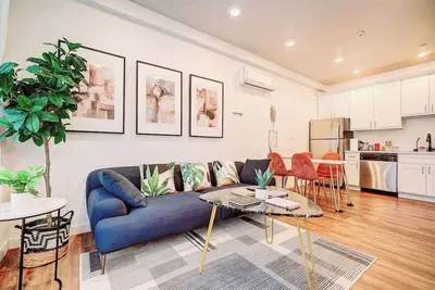 Image de Stylish 3br Mid-Century Retreat in North Philly