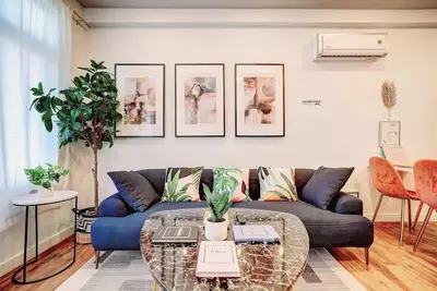 Image de Stylish Mid-Century Getaway • Central North Philly