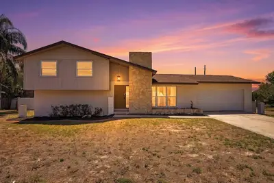 Image de Spacious Pool Home w/ Hot Tub | Sleeps 10
