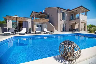 Image de Maison pour la famille avec la piscine Vinez (Labin) (K-27521)