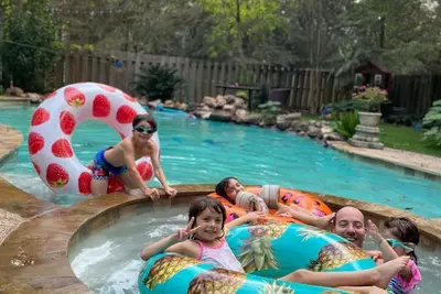 Image de The Woodlands Fun House - Pool, hot tub, zip line, tree house, gym eq, chickens!