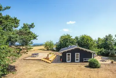 Image de Vue sur la mer depuis la terrasse du pittoresque Helgenæs