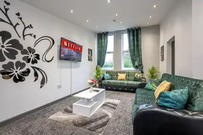 Image de Stylish Home with Garden and Parking