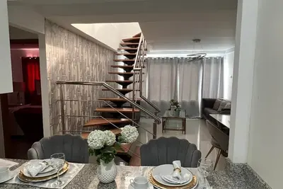 Image de Penthouse 2br w/ Private Rooftop Terrace + Views