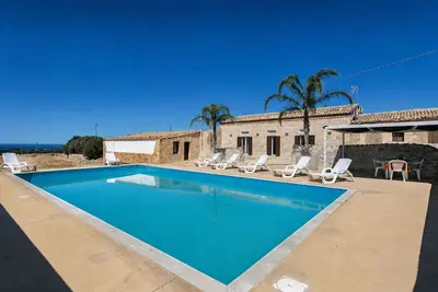 Image de Maison de vacances privée avec Wifi, climatisation, piscine privée, Tv, patio, vue panoramique