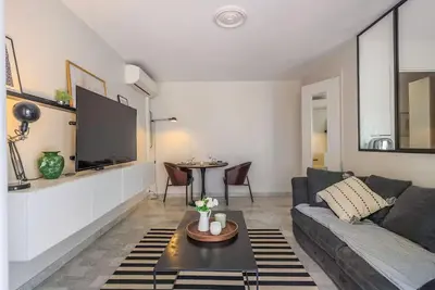 Image de Stylish 2br • A/C & Garage • Port of Nice