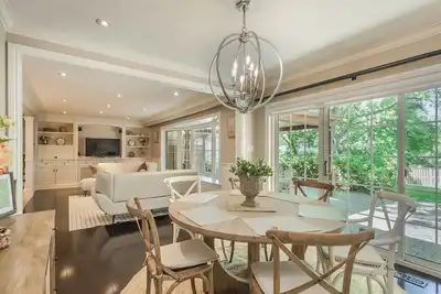 Image de Serene Hidden Oasis Villa In Markham