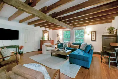 Image de Tanglewood -4bd/3. 5ba -3 King beds - Game Room - On 7 Acres