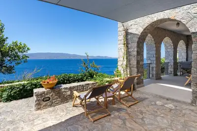 Image de Beachfront Villa Ondyrelis, Divine Sea Views, Furnished Terrace, Hydra
