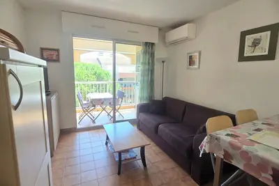 Image de Appartement lumineux avec balcon et piscine