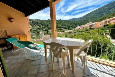 Image de Mazet 3* avec terrasse, piscine et parking