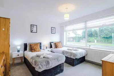 Image de Stylish Home | Fully equipped | Long Stays Welcome