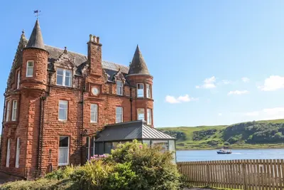 Image de Heather Island View, with open fire in Oban