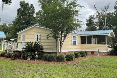 Image de Shellpoint in Townsend Ga. Spacious 3-bedroom mobile home lodge fee 129. a night