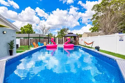 Image de Bluewood retreat/12ppl/pool/hot tub/location! ! !