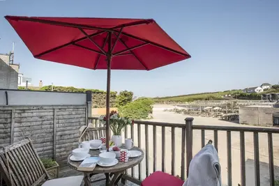 Image de Porth Beach House - Dog friendly, Beachfront, Parking