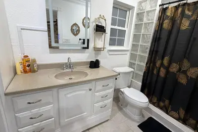 Image de Beautiful 5-bedroom house with Ac in charming Spring