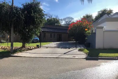 Image de Élégant appartement de deux chambres sur les rives de la rivière Eerste à Stellenbosch
