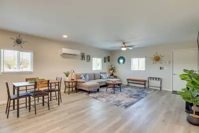 Image de Stylish Maricopa Cottage w/ Mtn Views & Grill!