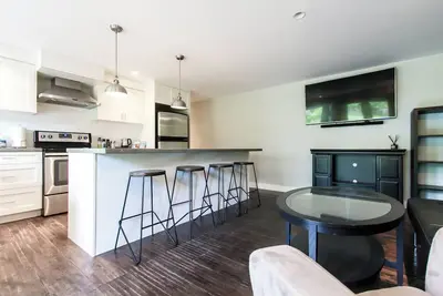 Image de Spacious 2-bedroom bottom suite in vibrant Tsawwassen
