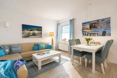 Image de Home port – right in the heart of it all and just a few steps from the sea