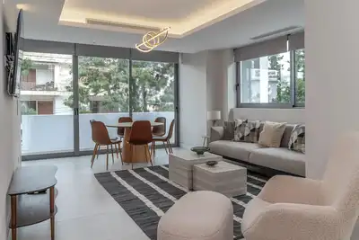 Image de Spacious Riviera Apartment Walk to Beach & Cafés