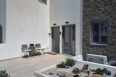 Image de Luxurious apartment in the heart of the village with easy beach access