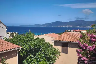 Image de Studio avec balcon à deux pas de la plage d’Agosta