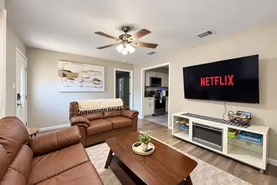Image de Game Day Haven — 8 min Walk to At&T Stadium —Sleeps 10