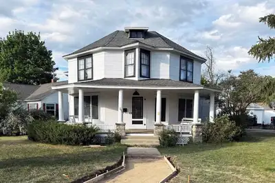 Image de Historic 1908 Wamsley House-Completing Renovation!