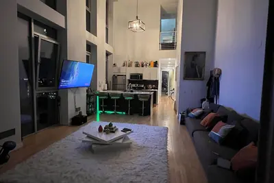 Image de 2-bedroom Duplex condo in delightful Brooklyn with beautiful city highline views