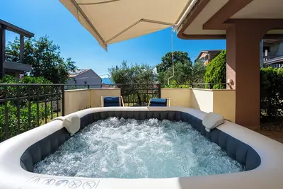 Image de Cozy 2-bedroom apartment in amazing Tivat with private gym and jacuzzi