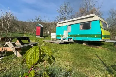 Image de Caravane eighties en pleine nature. Repos garanti!