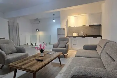 Image de Deluxe duplex vacation rental with a hot tub, just 5 minutes from the sandy beach