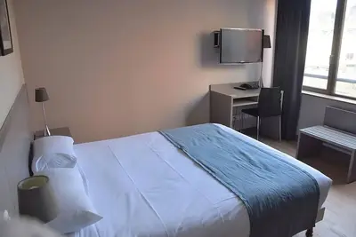 Image de 2 Modern Retreat Near Lyon Museums, Parks & Riverside Walking Paths