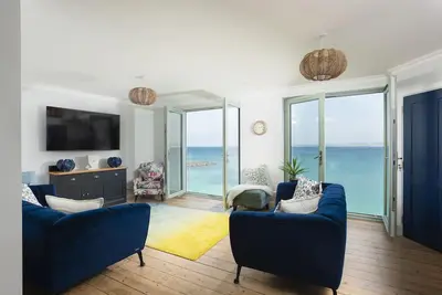 Image de Mermaids - Sea-facing properties, direct beach access