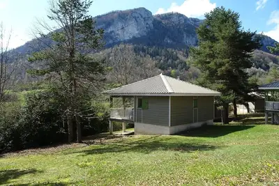 Image de Chalet dans un espace boisé au calme  A 10mn du village. Vue sur la montagne