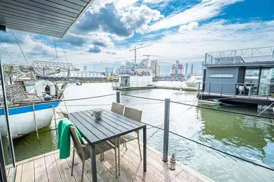 Image de Houseboat with Rooftop in Gothenburg