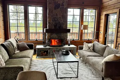 Image de Luxury mountain lodge with mountain views and sauna