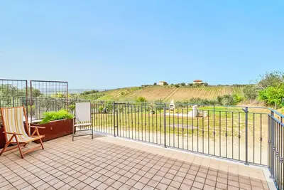 Image de Magnifique maison de vacances privée pour 7 personnes avec Wifi, climatisation et terrasse