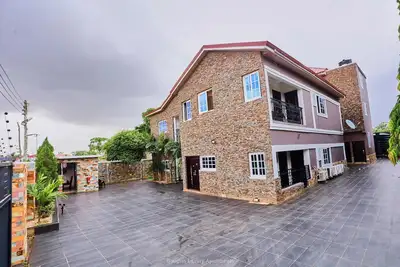 Image de 2-bedroom apartment in serene Adenta Municipality with Ac