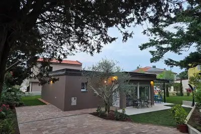 Image de Mediterranean oasis of peace- 100 m from the sea, private garden ful fenced yard