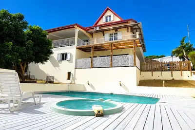 Image de Villa 5 chambres avec piscine privée, jacuzzi et vue océan – 14 pers