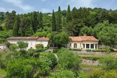 Image de Mas provençal avec piscine sur 3 ha en restanques. Animaux bienvenus