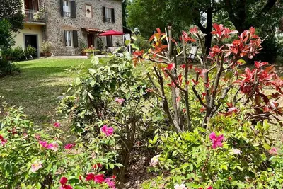 Image de Tuscan country house with a swimming pool; dog-friendly