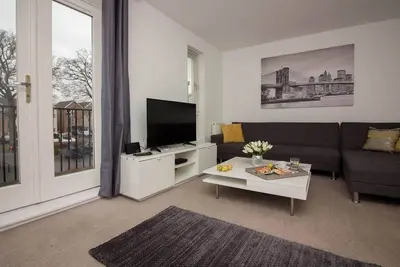 Image de Beautiful 4 Bedroom House Berkshire - Free Parking