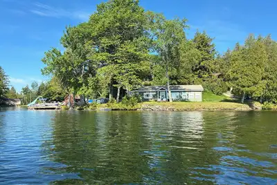 Image de Camp Oasis. Beautiful 3 bedroom waterfront cottage on a peninsula with Ac