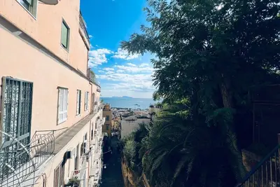 Image de Superb 2-bedroom 1 and 1/2 bathroom apartment with Ac in vibrant Hill of Napoli.