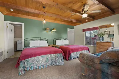 Image de Family Sierra Cabin for 4 near Topaz Lake, Yosemite 2 Queens, Kitchen + Tub