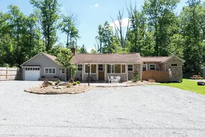 Image de Ligonier Relaxing Country 2 Bedroom Ranch – Fallen Oak, Sauna, Cold Plung. . .